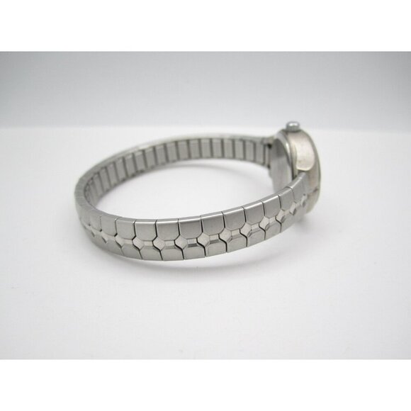 Women Carriage by Timex Quartz WR Analog 22mm Oval Watch (H767) "New Battery" - Picture 8 of 10